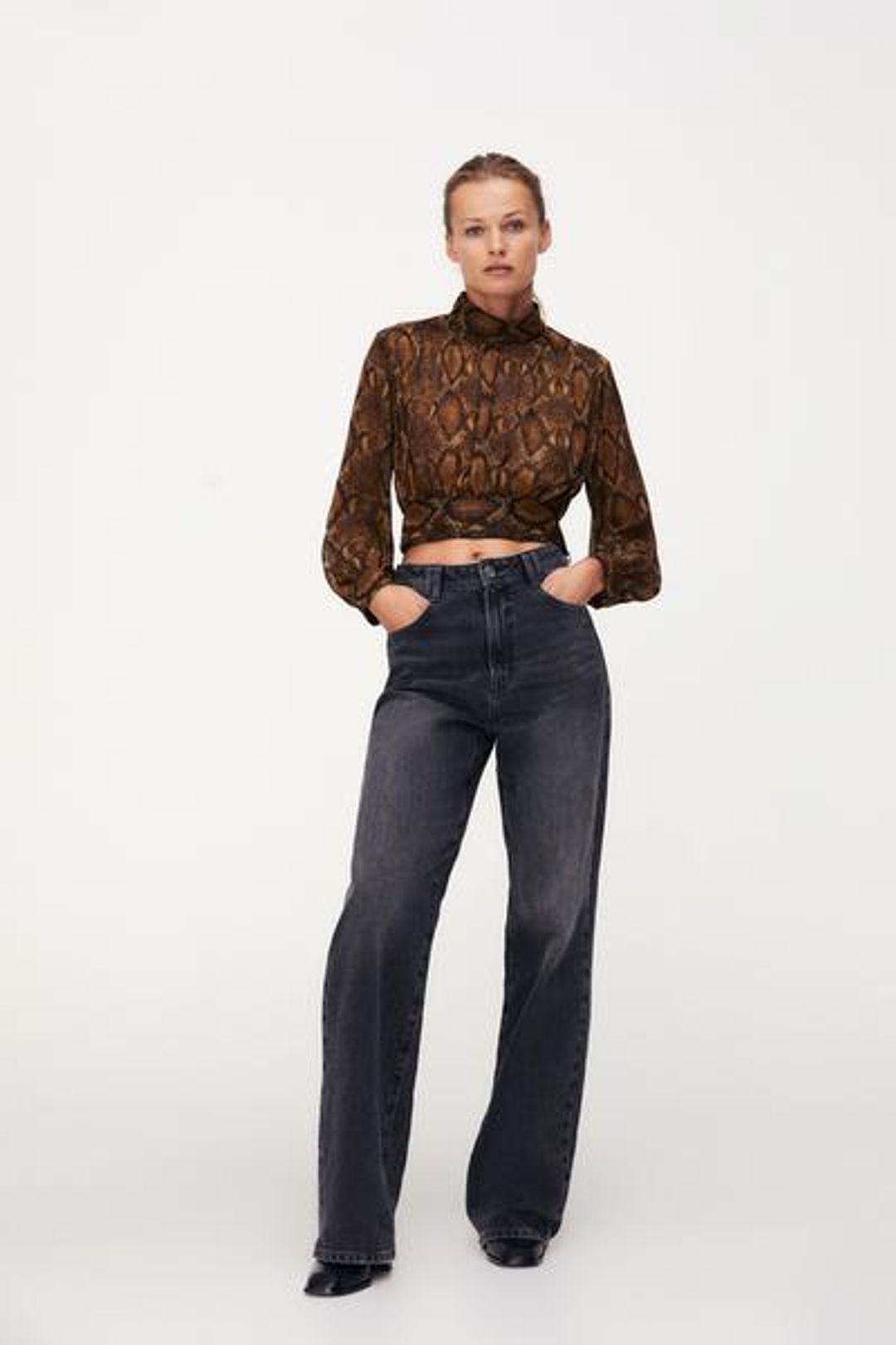 ANIMAL PRINT CROPPED BLOUSE