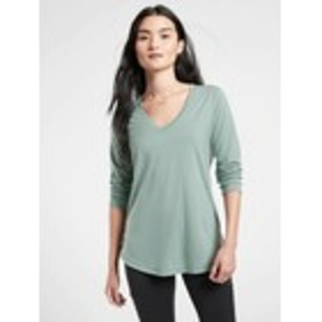 NWT Athleta Essential V-Neck Top, Minimalistic Grey