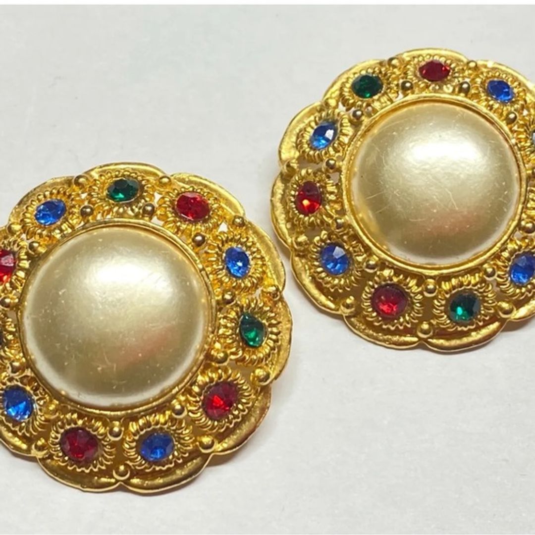 CHANEL Clip-On Earring