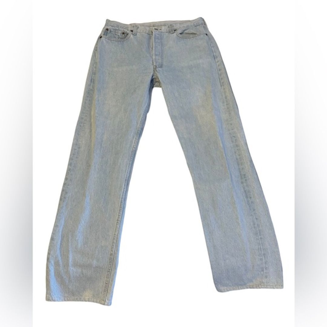 VINTAGE Levi's Women's Light Blue Straight Leg Jeans
