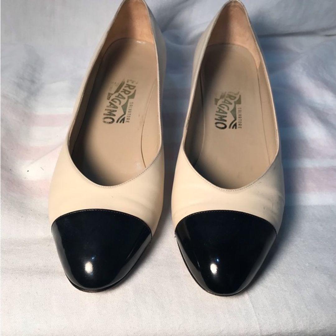 Womens Ferragamo Flats