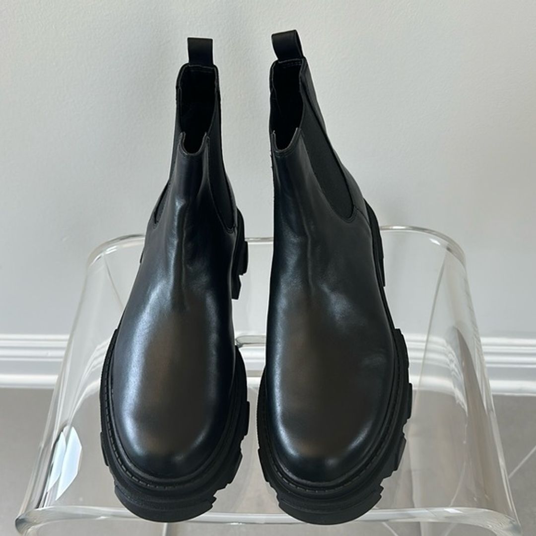 Daelyn Women Leather Lug Sole Ankle Boots