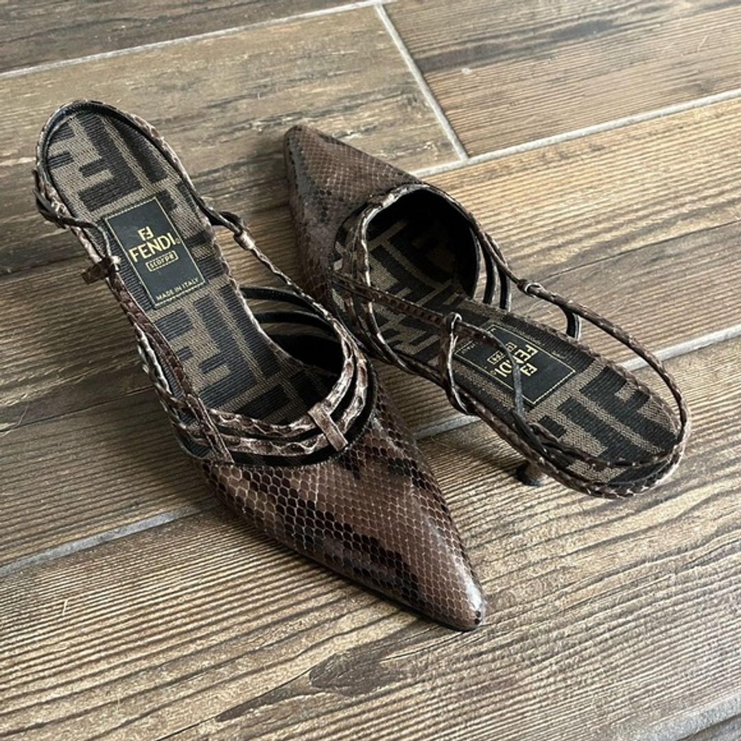 Vintage Fendi kitten heels