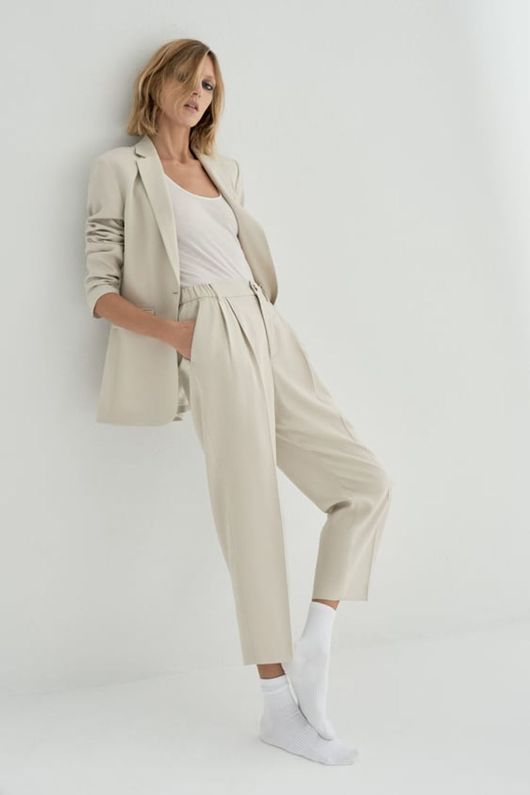 TEXTURED ANKLE PANTS