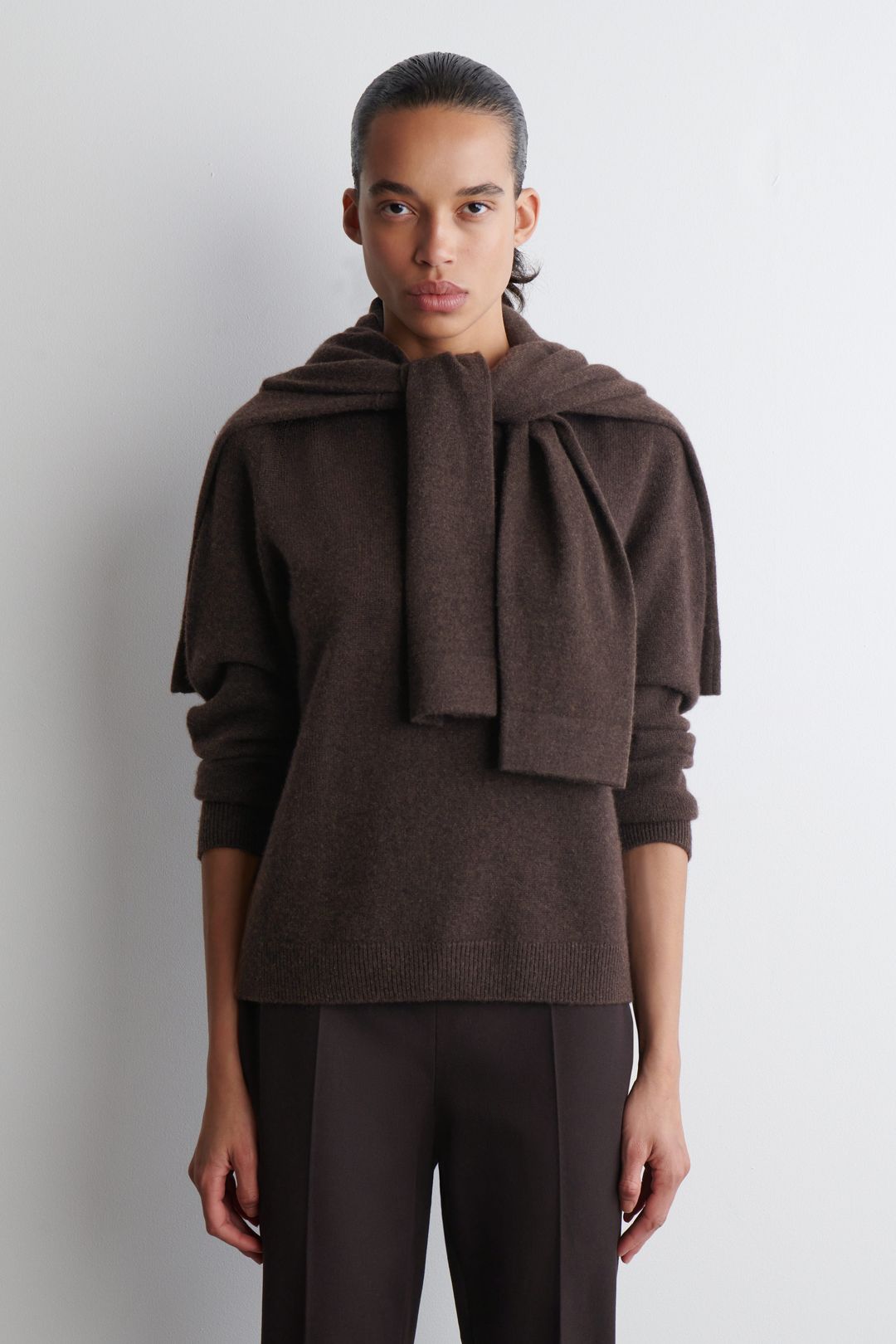 CASHMERE CREW-NECK SWEATER