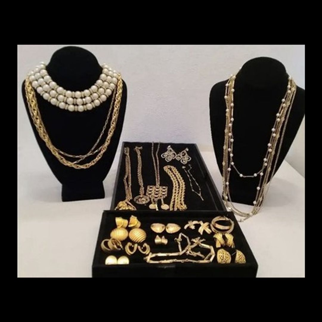 'Vintage 70s 80s Gold Tone Jewelry Estate Lot'