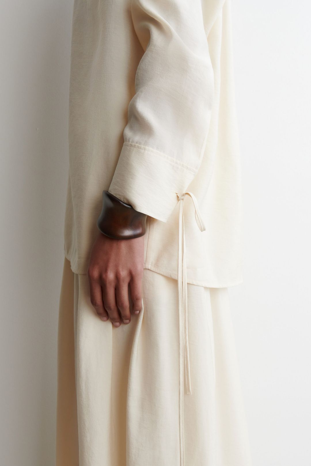 CURVED WOODEN CUFF