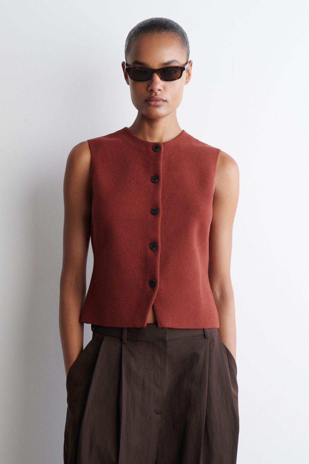 KNITTED COTTON VEST