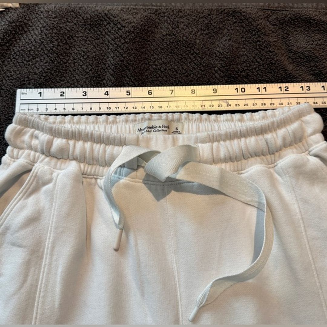 Abercrombie & Fitch Ivory/White Cargo Sweats with Multiple Pockets