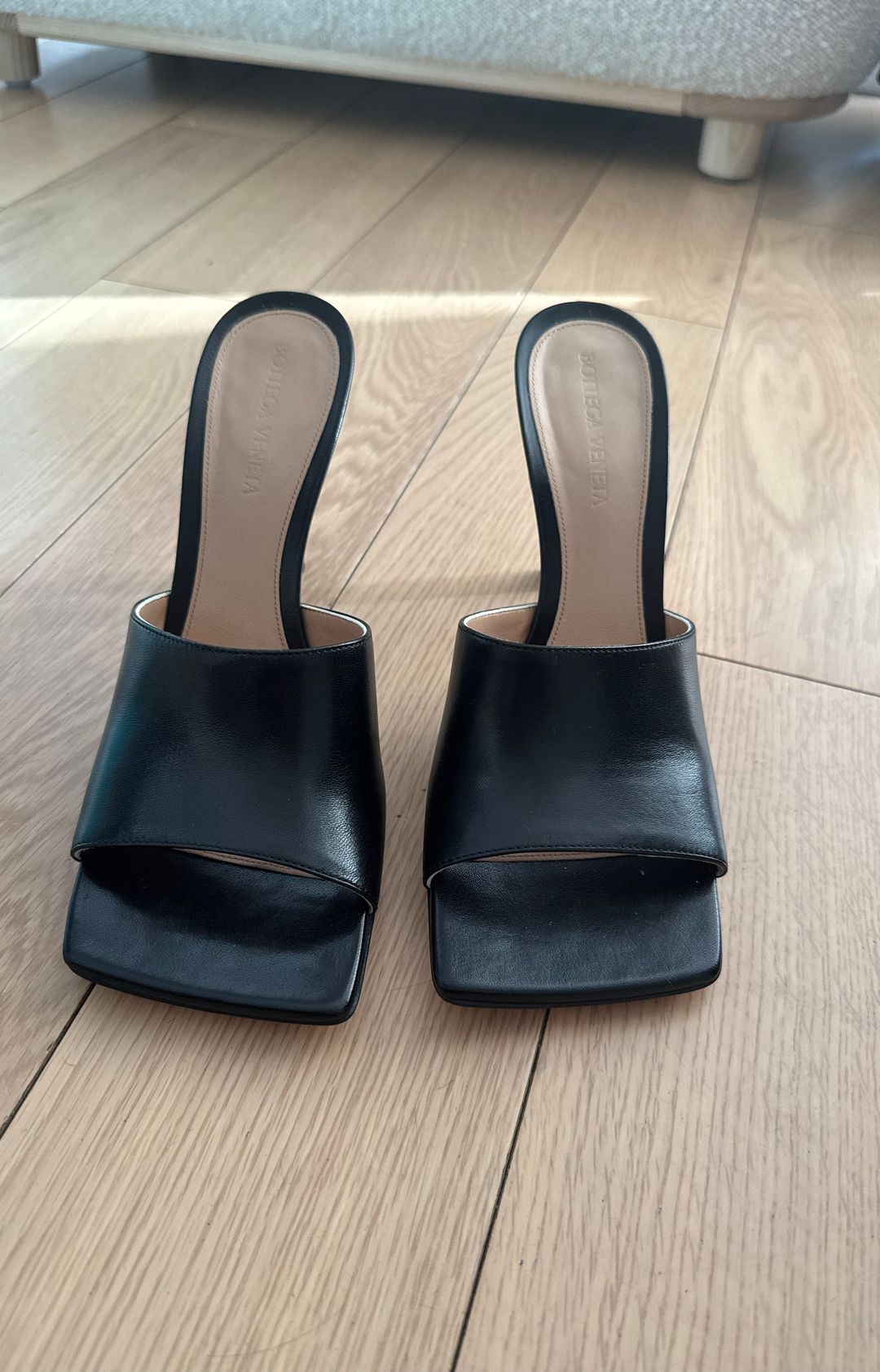 NWT Bottega Veneta Stretch Square-toe Leather Mules In Nero