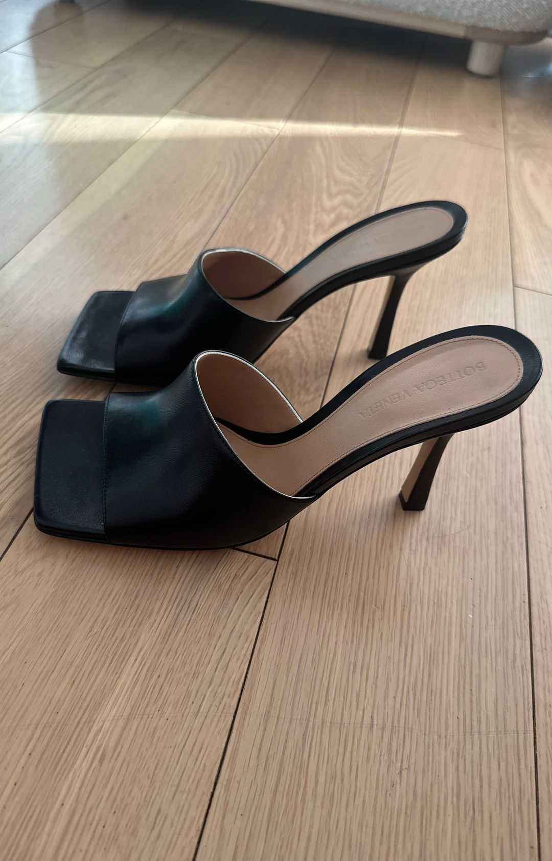 NWT Bottega Veneta Stretch Square-toe Leather Mules In Nero