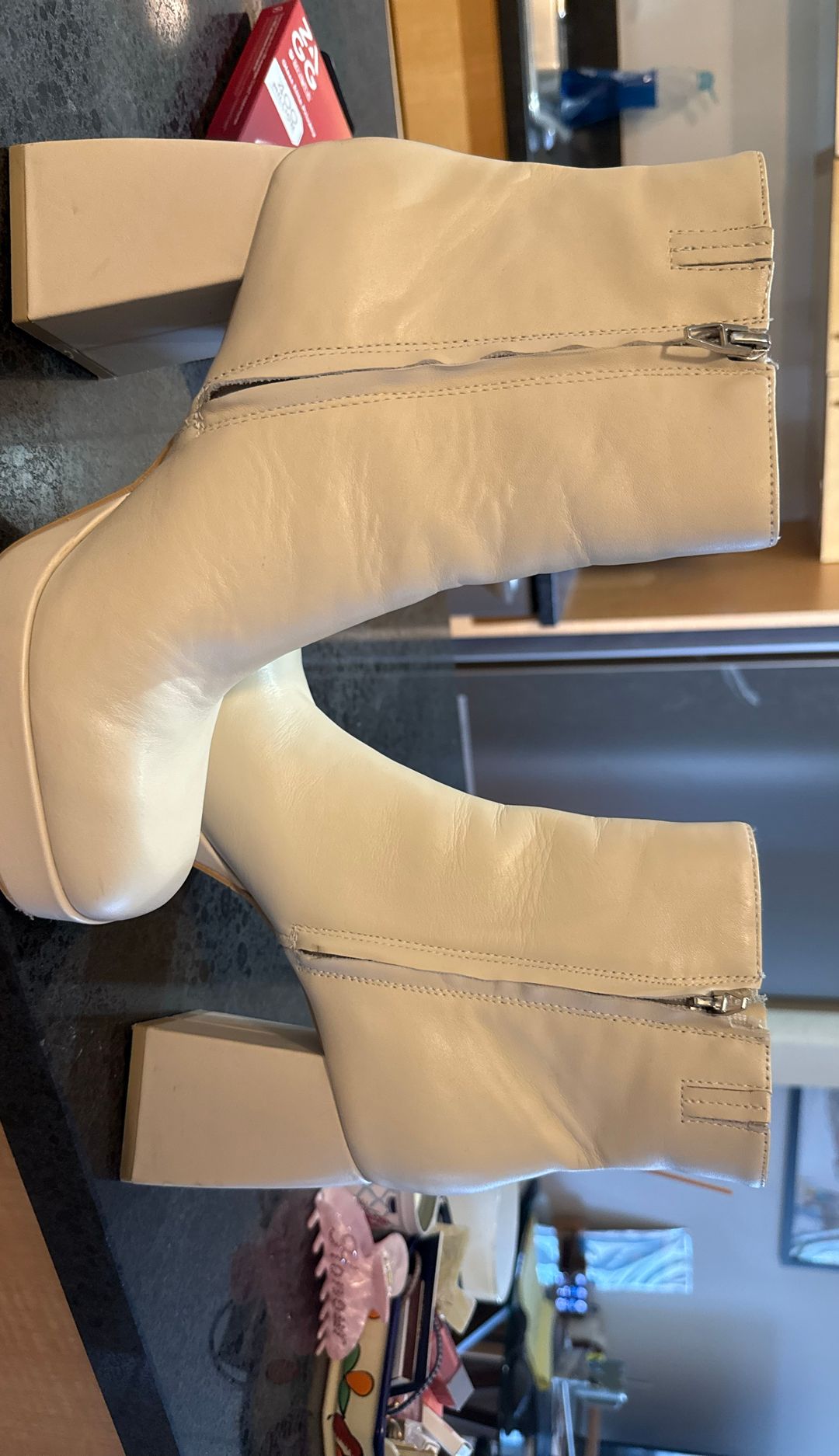 Ulyses Boots Ivory Leatherfor Women - Size 9.5
