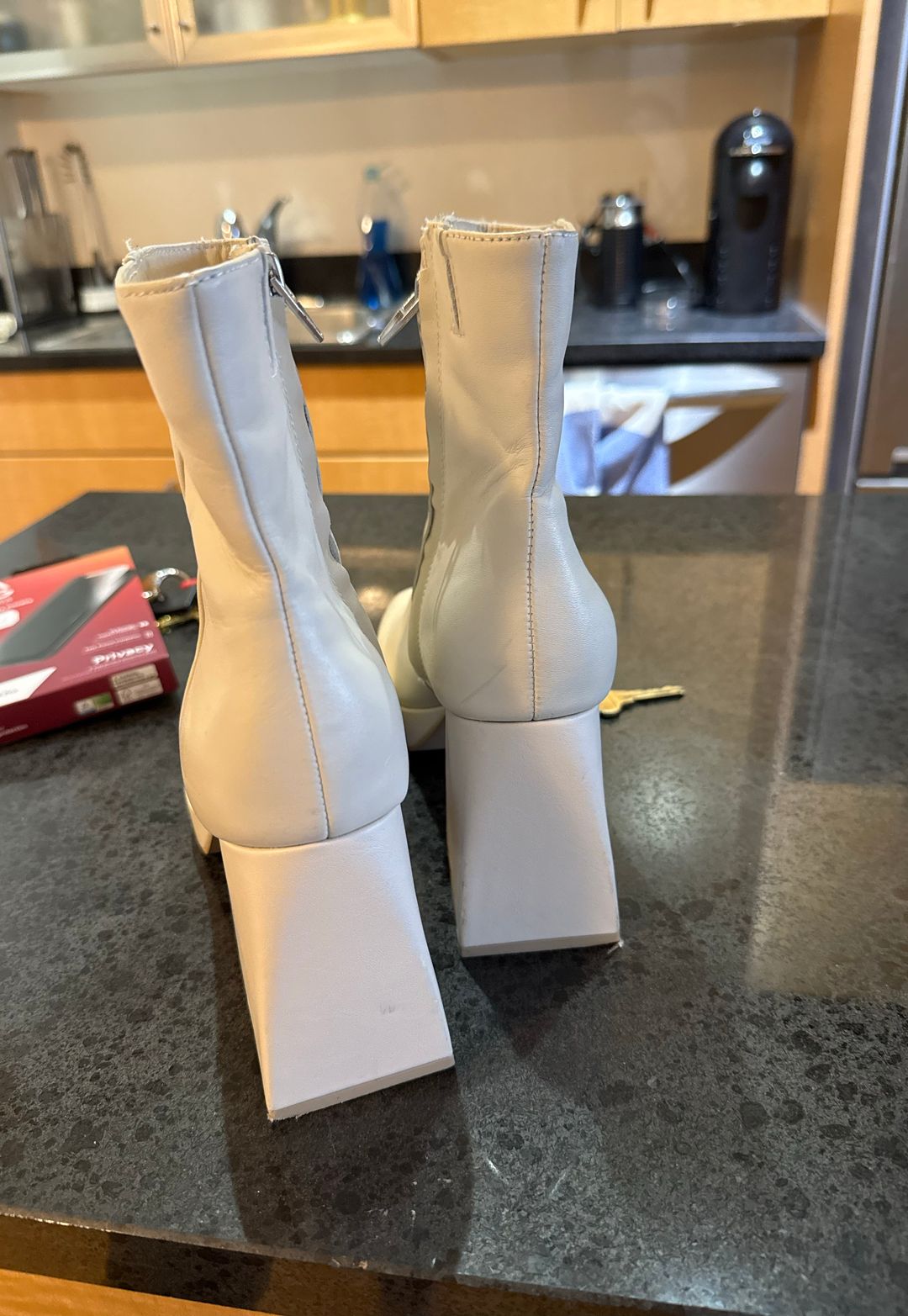 Dolce Vita Ulyses Boots Ivory Leatherfor Women - Size 9.5