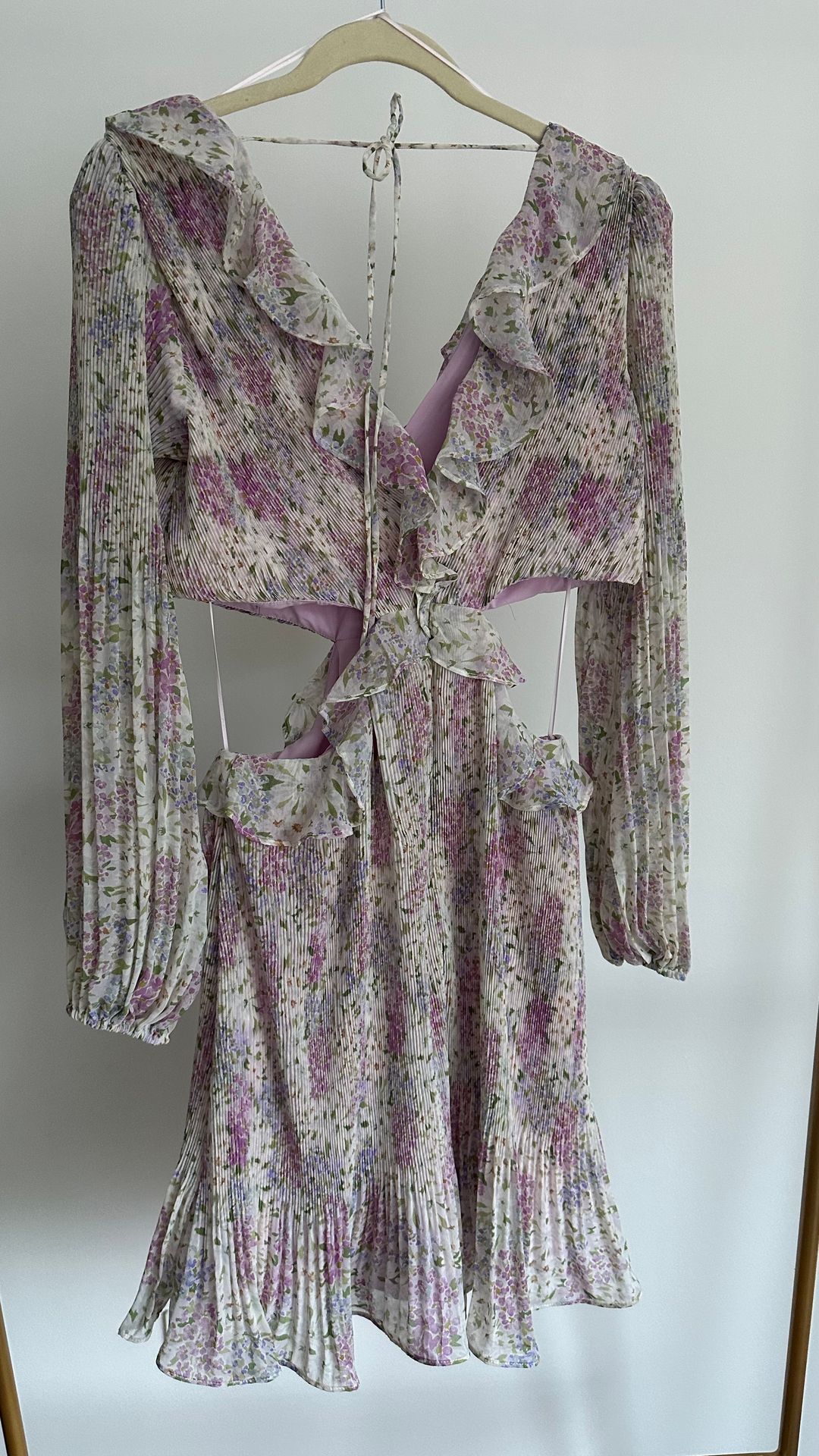 NWT ASTR the Label MARCY FLORAL PLEATED CUTOUT MINI DRESS