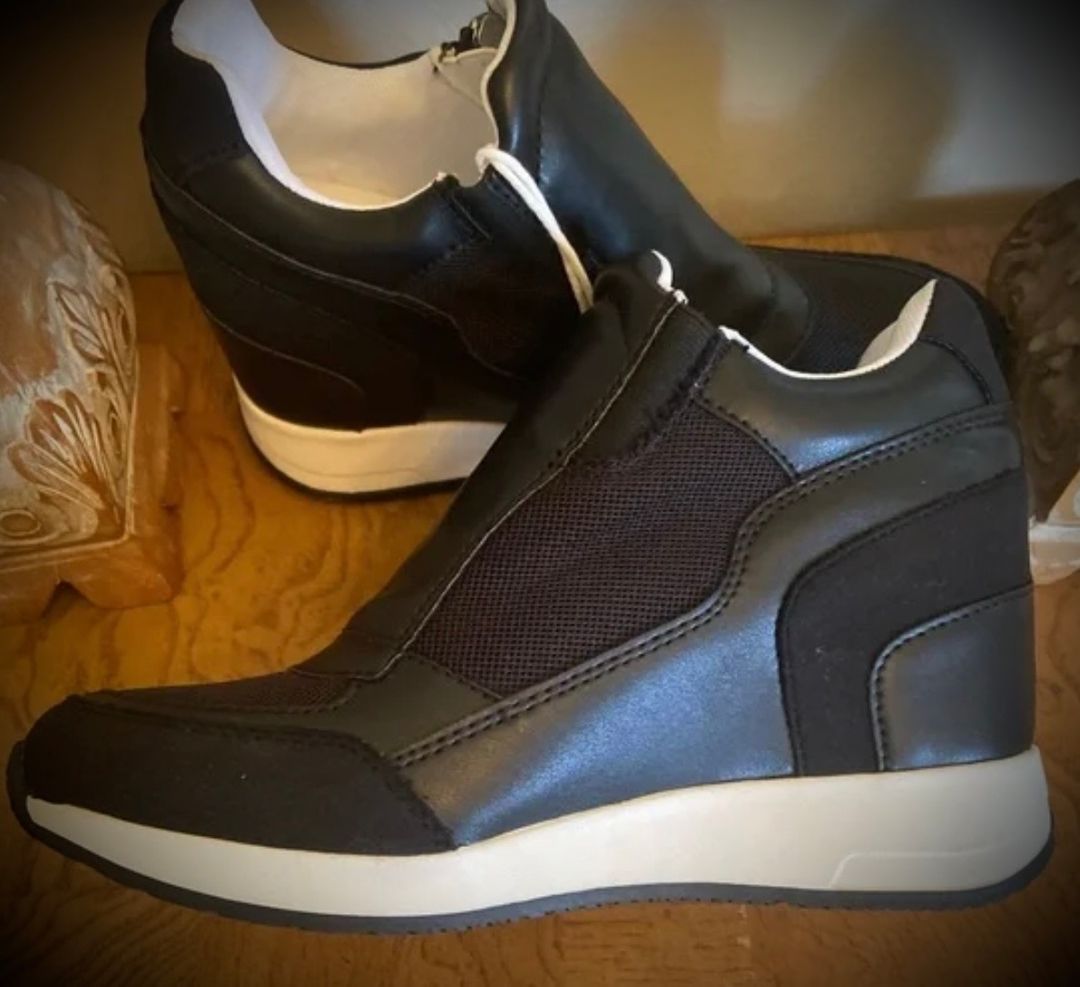 Black zip-up sneakers