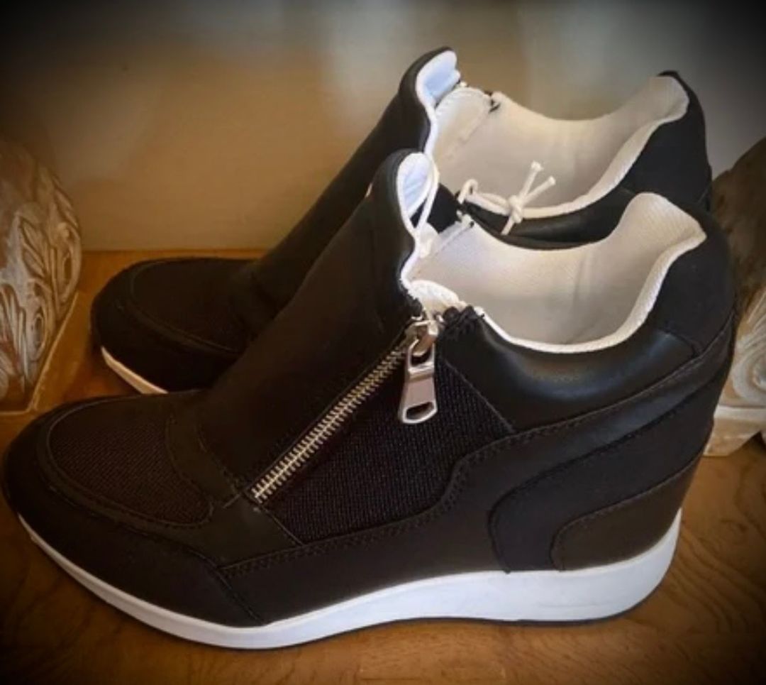 Serra Womens Black Wedge Sneakers NWT