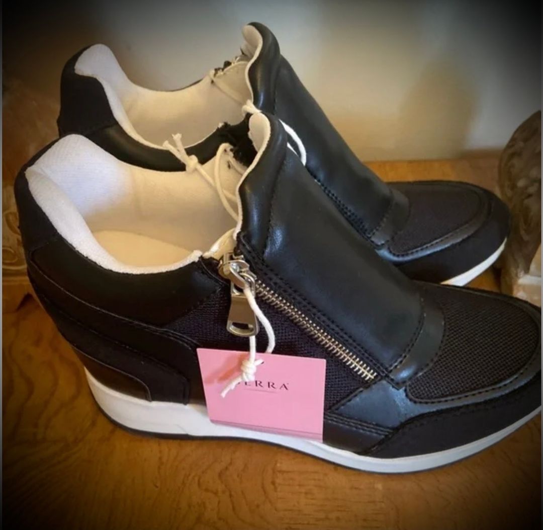Serra Womens Black Wedge Sneakers NWT