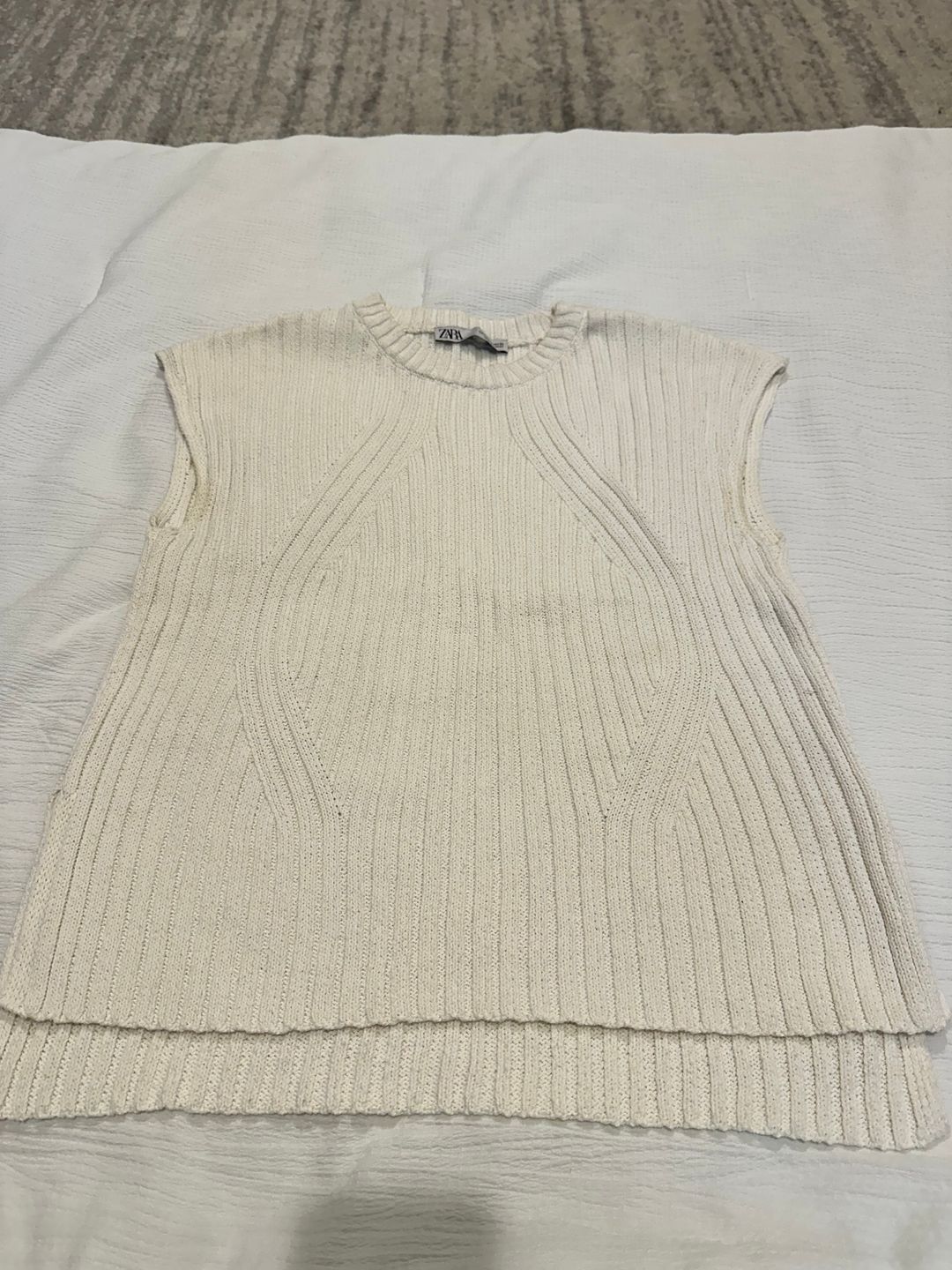 Ribbed sleeveless sweater