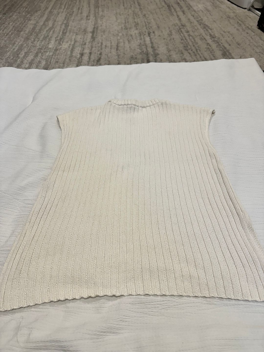 Ribbed sleeveless sweater