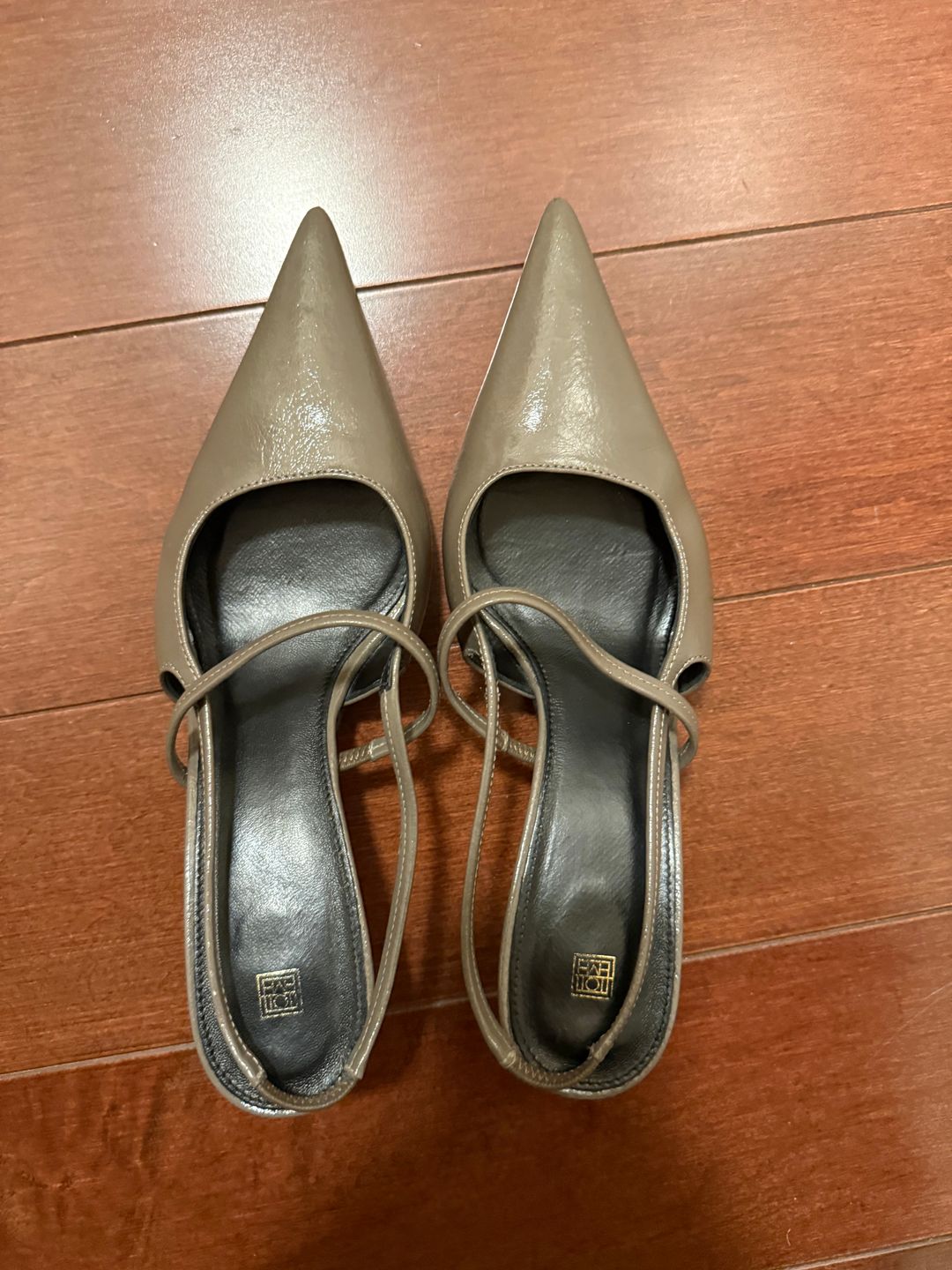 The Sharp Slingback taupe