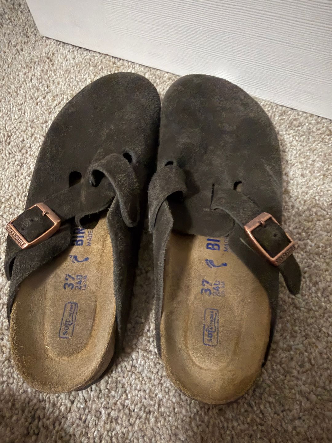 Soft footbed clogs