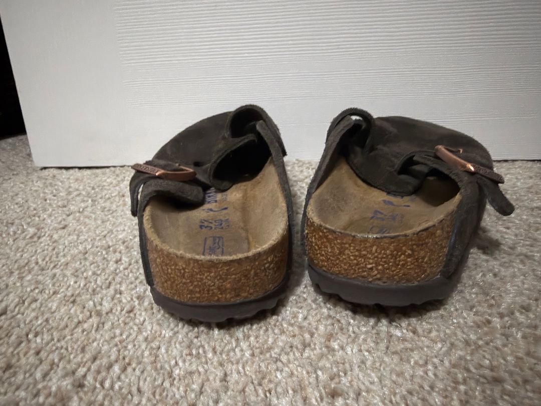 Soft footbed clogs