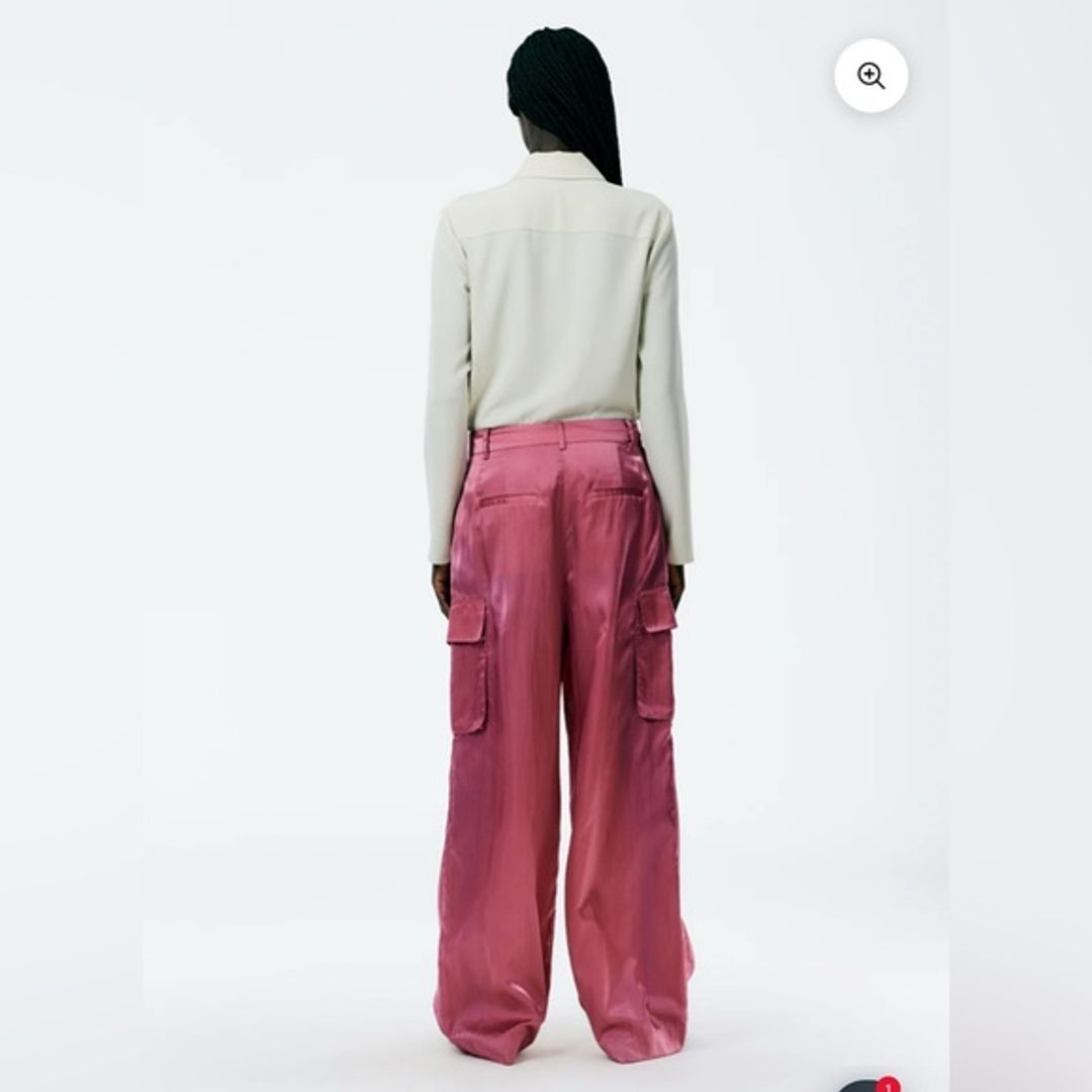 Tibi Shiny Nylon Pleated Stella Cargo Pant Rose 2 (Pink) - Size 24, US  
Key Details:  
Brand: Tibi  
Size and Size Locale: 24, US  
Color: Pink  
Category: Pants  
Material: Nylon satin  
Special Features: Water-resistant finish, oversized design