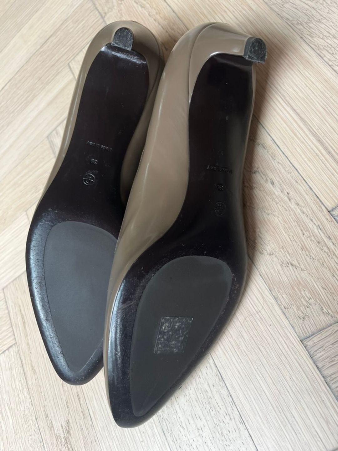 The Row New Almond Leather Pumps size eu 39