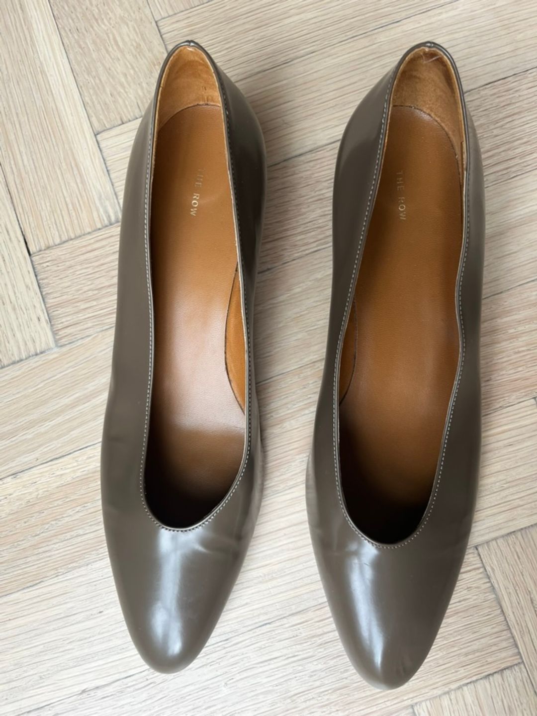 The Row New Almond Leather Pumps size eu 39