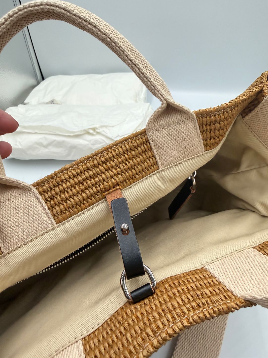 Natural-coloured raffia-effect Small Tote
https://www.marni.com/en-us/shopping-bags-SHMP0077U0P3860Z0R42.html