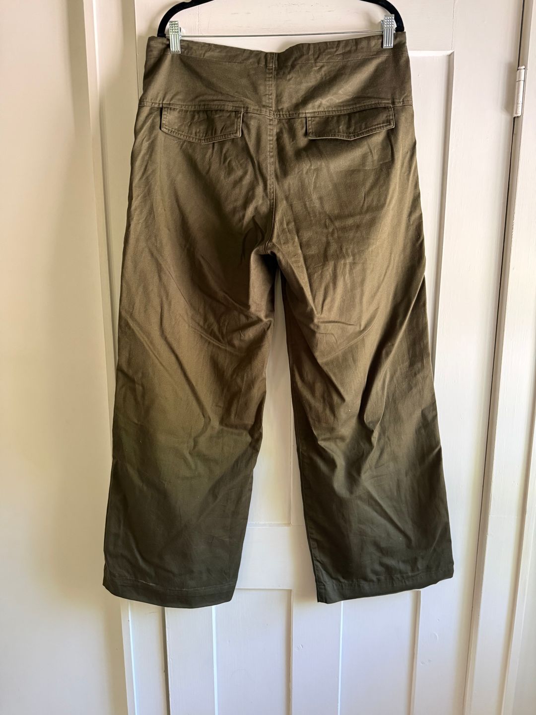 The Scrub Pant in Colonial Green