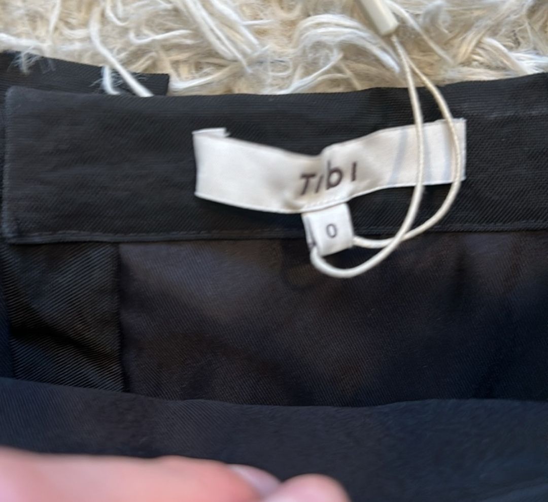 Schema Sculpted Midi Skirt