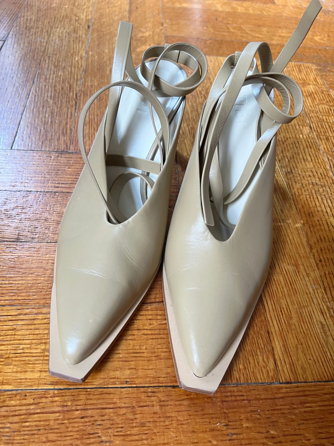 Neima beige pump