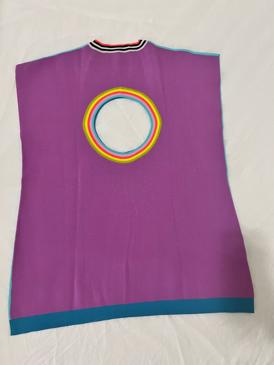 Cut-Out Sleeveless Crewneck Vest