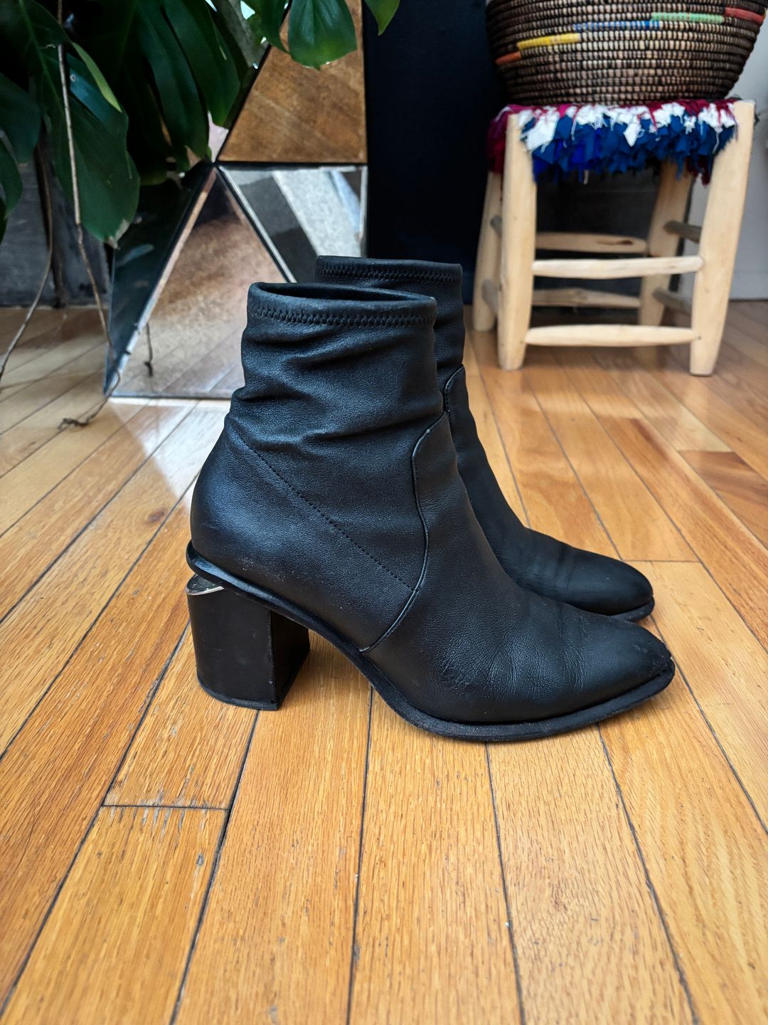 ANNA BOOTIE WITH RHODIUM