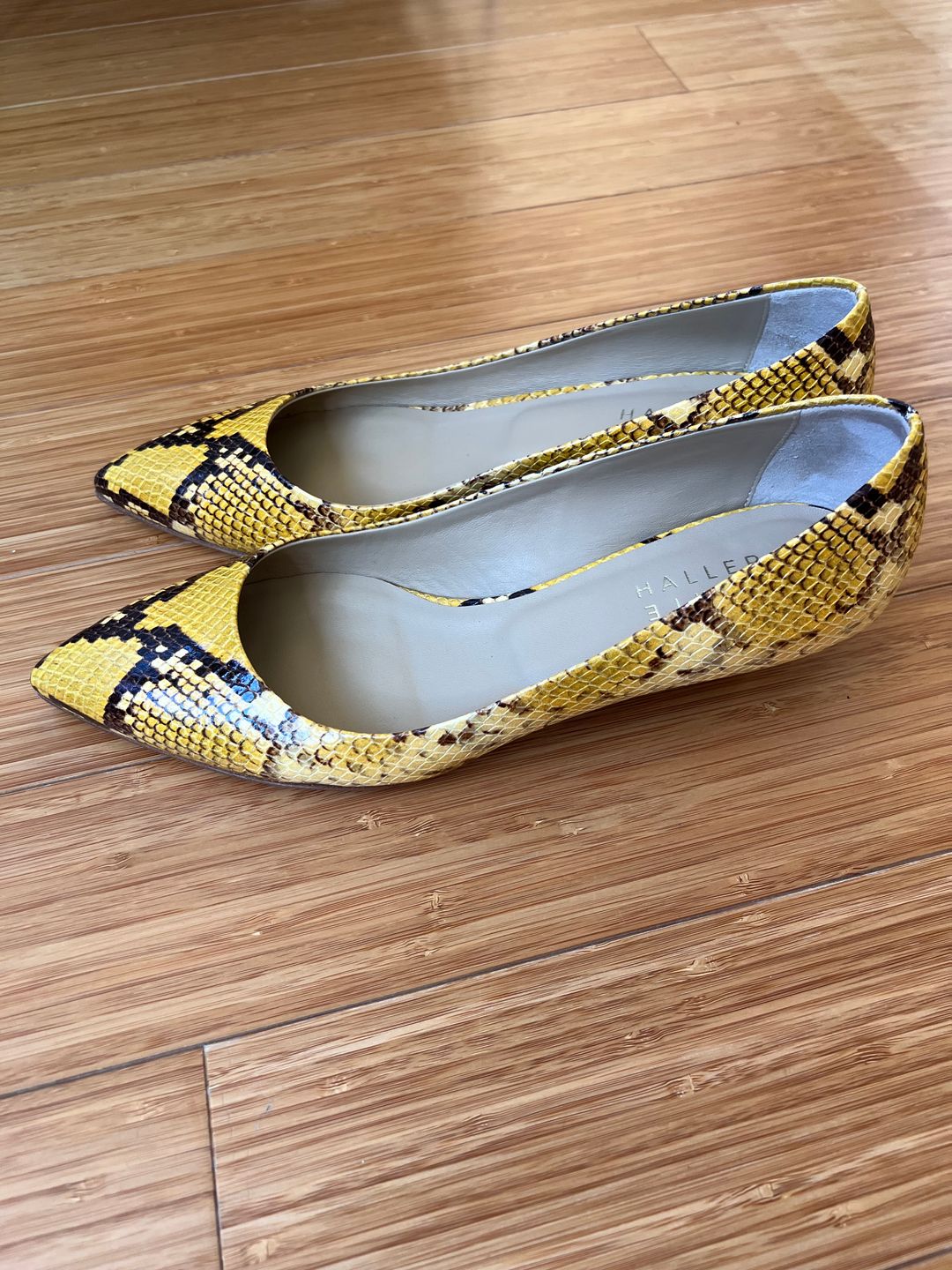 Kitty point Heels