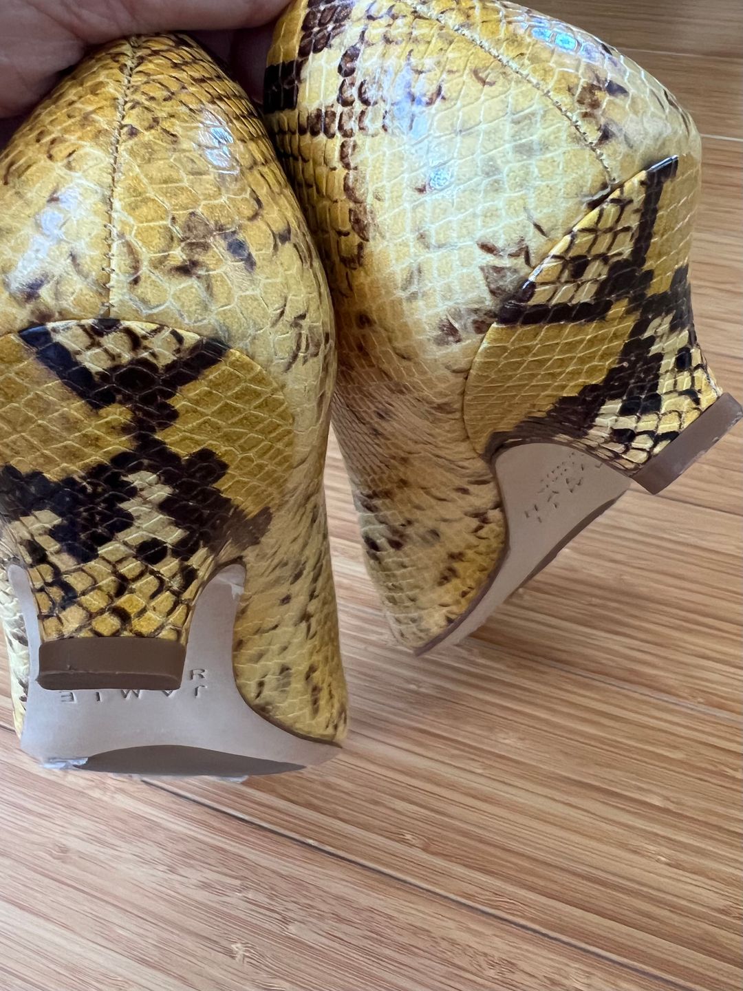 Kitty point Heels