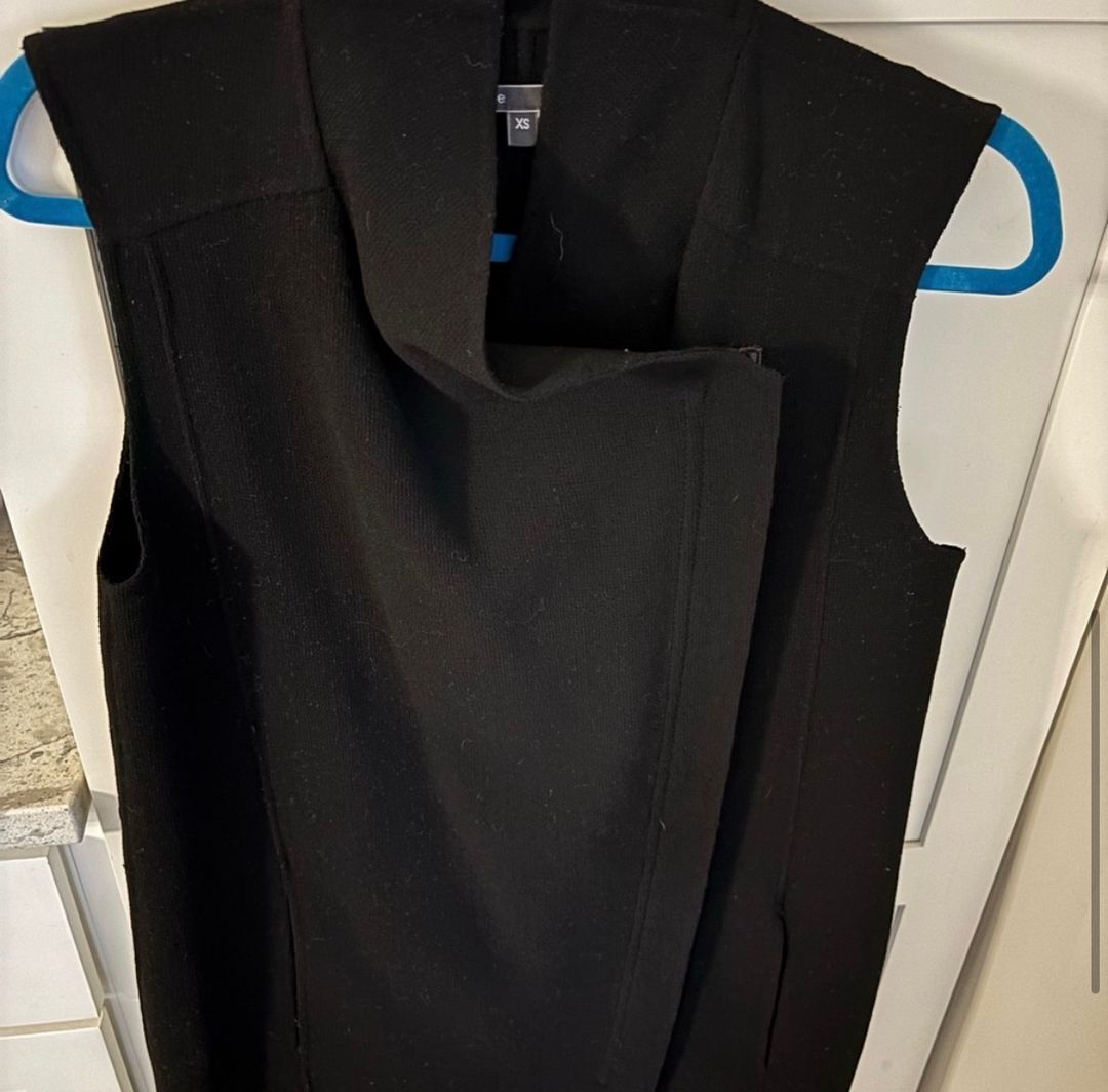 Leather-Trim Asymmetric
Black Wool Zip up Moto longer tunic
Vest 