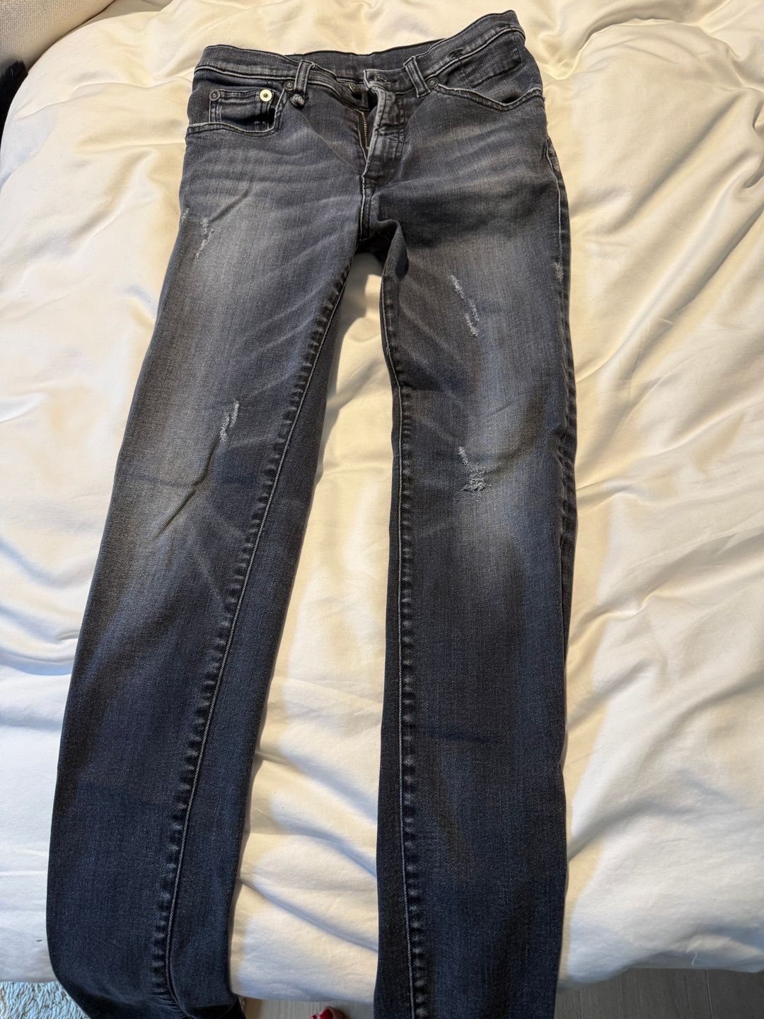 Mid rise skinny leg jeans 