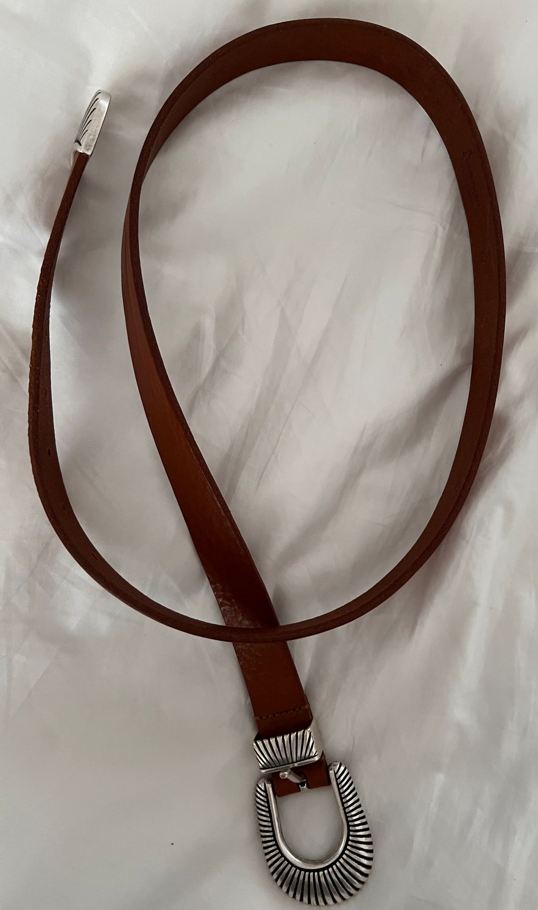 2.5 cm brown leather cowboy belt with detailed silver hardware