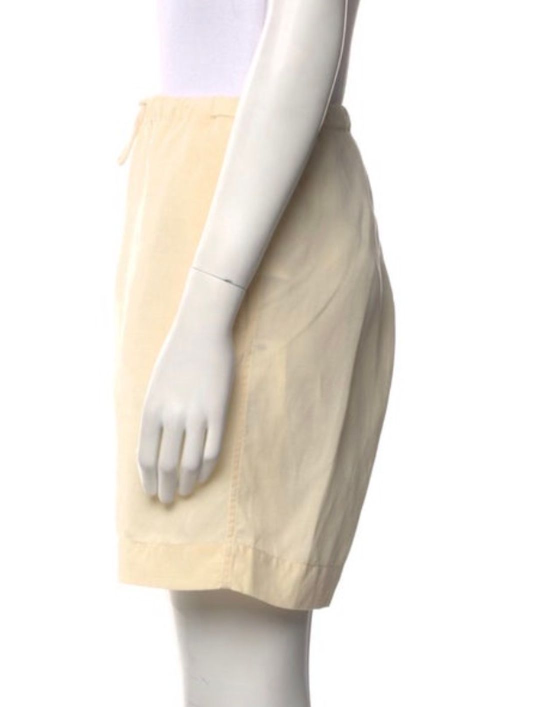 Press-creased drawstring shorts vanilla