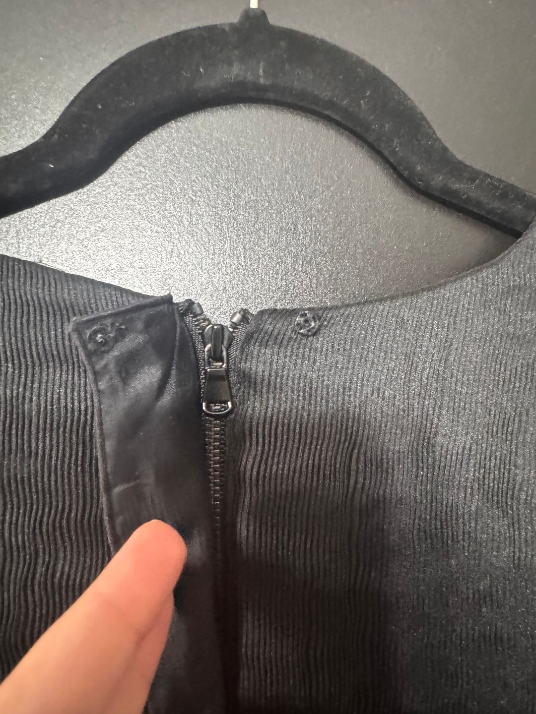 Long-sleeve textured plisse top
