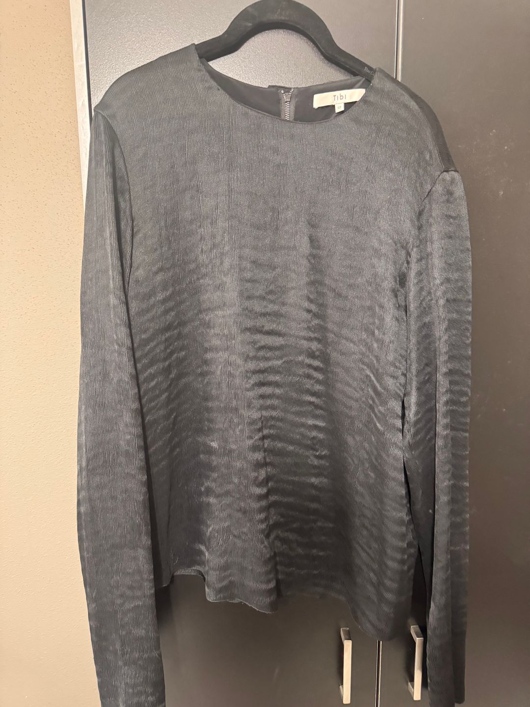 Long-sleeve textured plisse top