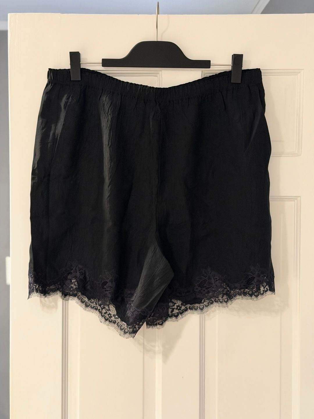 5” stratus lace-trim short in textured satin