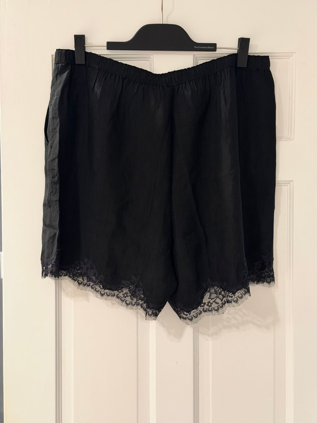 5” stratus lace-trim short in textured satin