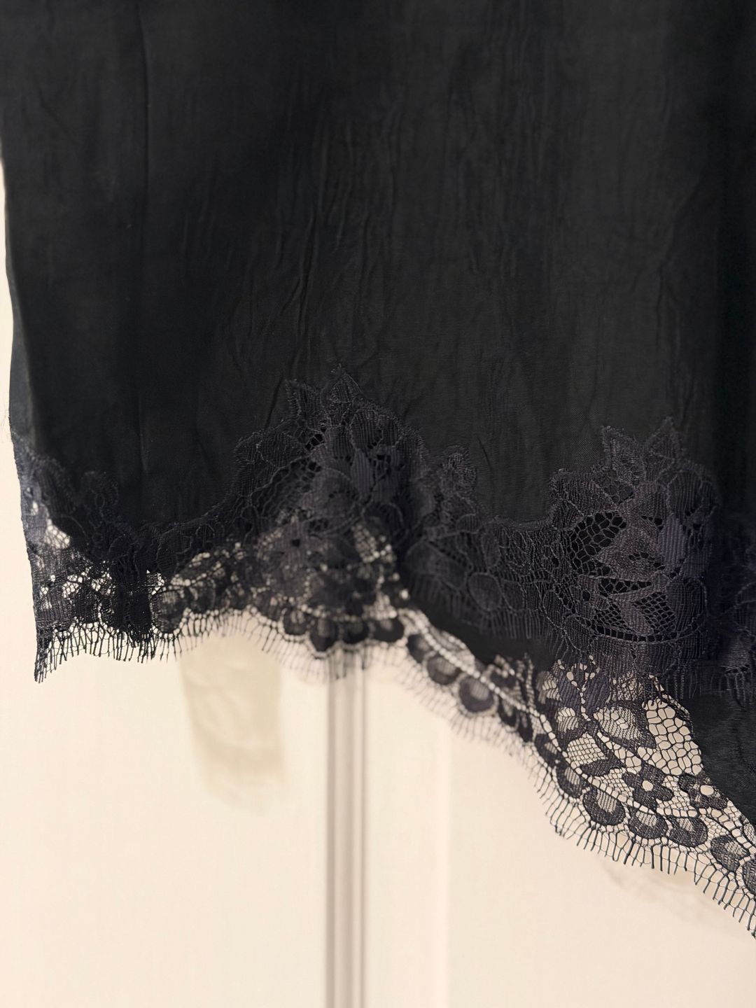 5” stratus lace-trim short in textured satin