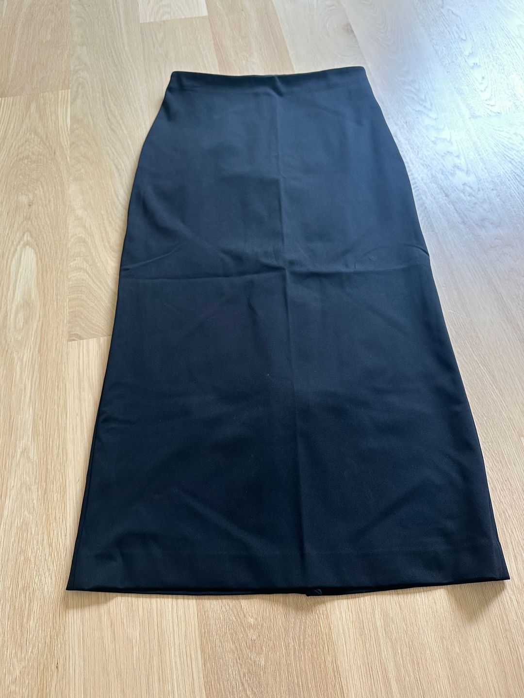 Compact Ultra Stretch Knit Pencil Skirt