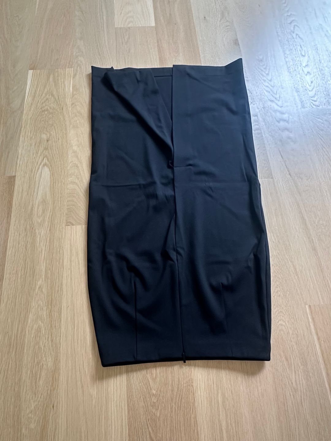 Compact Ultra Stretch Knit Pencil Skirt