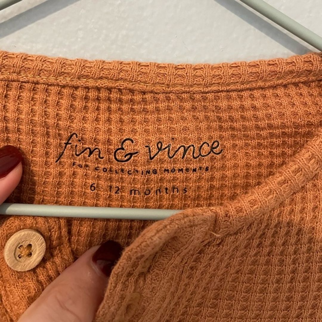 Vince Fin & Vince Brown Waffle Top 6/12 Months - Made in Peru
