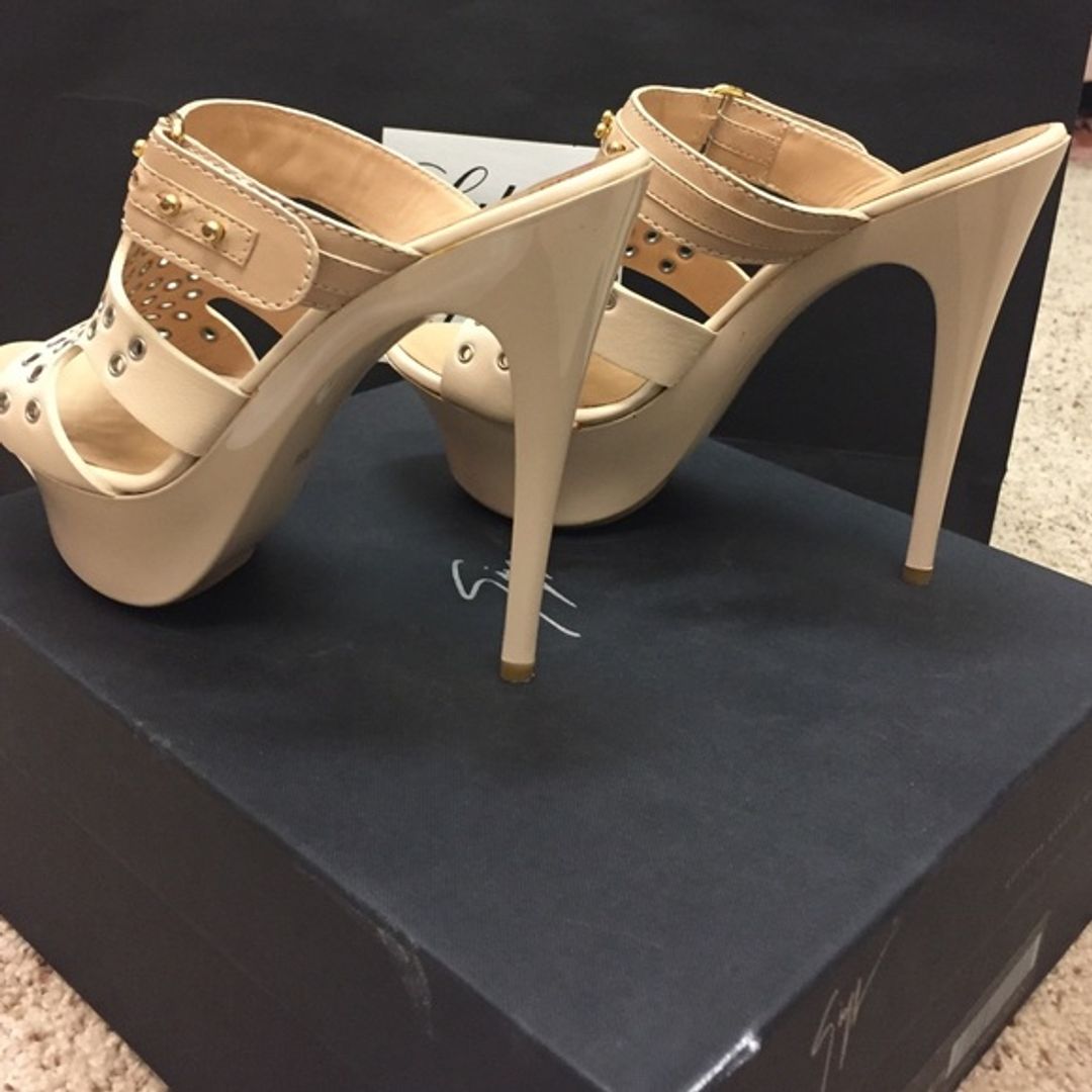 NWT Giuseppe Zanotti Dea 110 Sand Nappa Crema 36.5